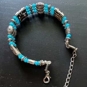 !!Bundle me!! 💖 Turquoise and Silver Beaded Bracelet
